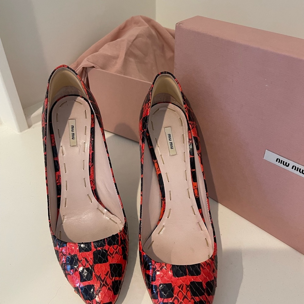 Miu Miu Bubble Gum red heels.  Size 39 (8) - Picture 2 of 3